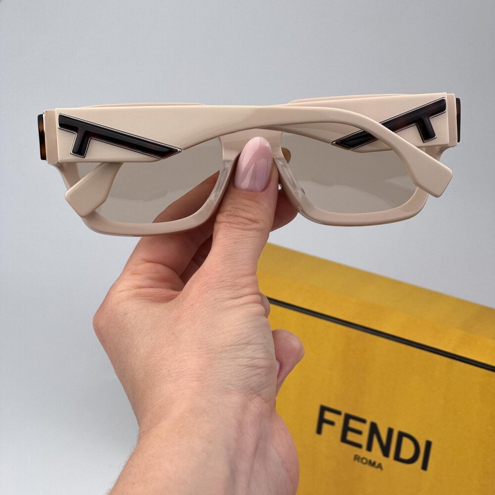Fendi FENDI FIRST  FE40099I 57E Women BRAND NEW Sunglasses Square Beige Brown - Picture 2 of 9